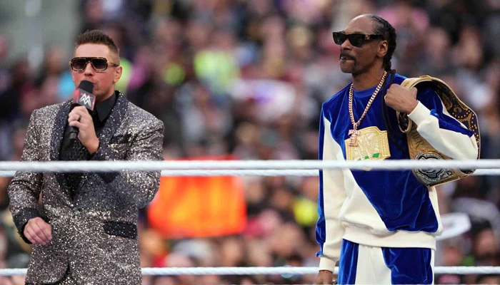 Snoop Dogg Saves Wrestlemania Segment After Shane Mcmahon Is Injured In The Ring