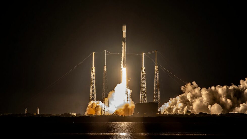 SpaceX Successfully Launches 22 More Starlink Satellites Into Orbit ...