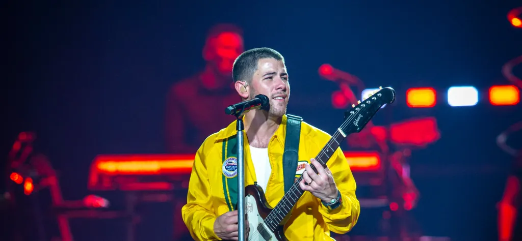 On-Stage Attacks Continue; Nick Jonas Forced Off-Stage by Laser Pointer