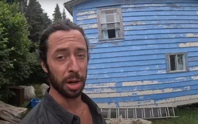 Man Bought Abandoned Mansion On A Remote Island ‘Over The Phone’, And Everyone Is Pointing Out The Same Weird Thing